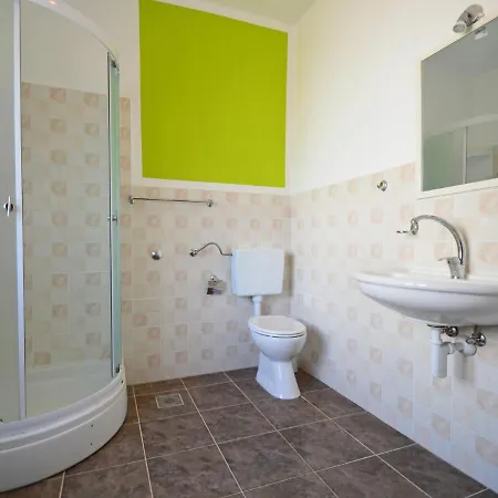 Ukic By Interhome *